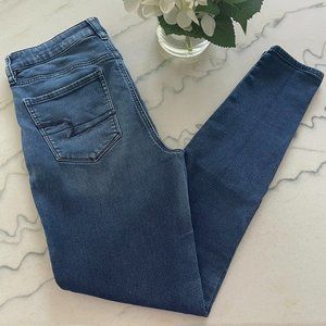American Eagle | Medium Wash Super Stretch Super High Waisted Jegging | 8 Long